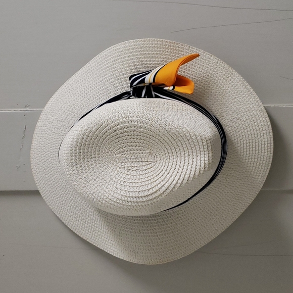 White wide brim sun hat with scarf - Picture 4 of 4